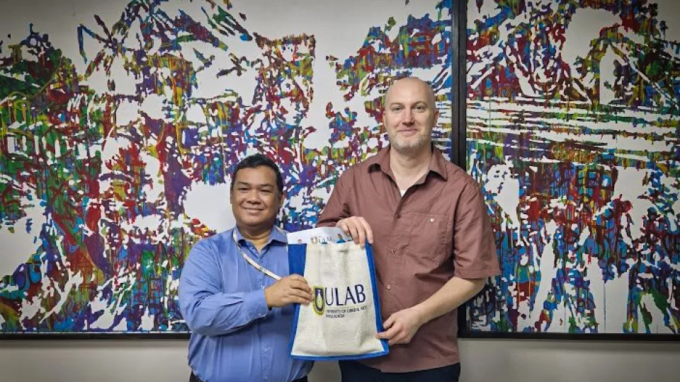 Professor W.R. Genilo (Dean of the Social Sciences at the University of Liberal Arts in Dhaka) with SASNET Director Ted Svensson in November 2022. 