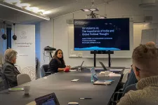 Shruti Kapila presenting at a roundtable in Lund. Photo.