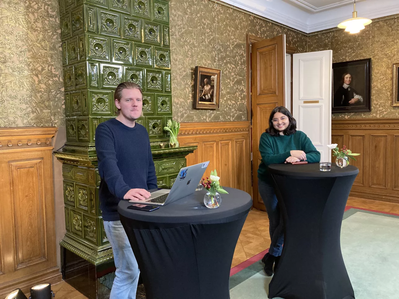 Andreas Johansson and Isha Dubey standing at tables before opening the SASNET Online Conference 2020. Photo.